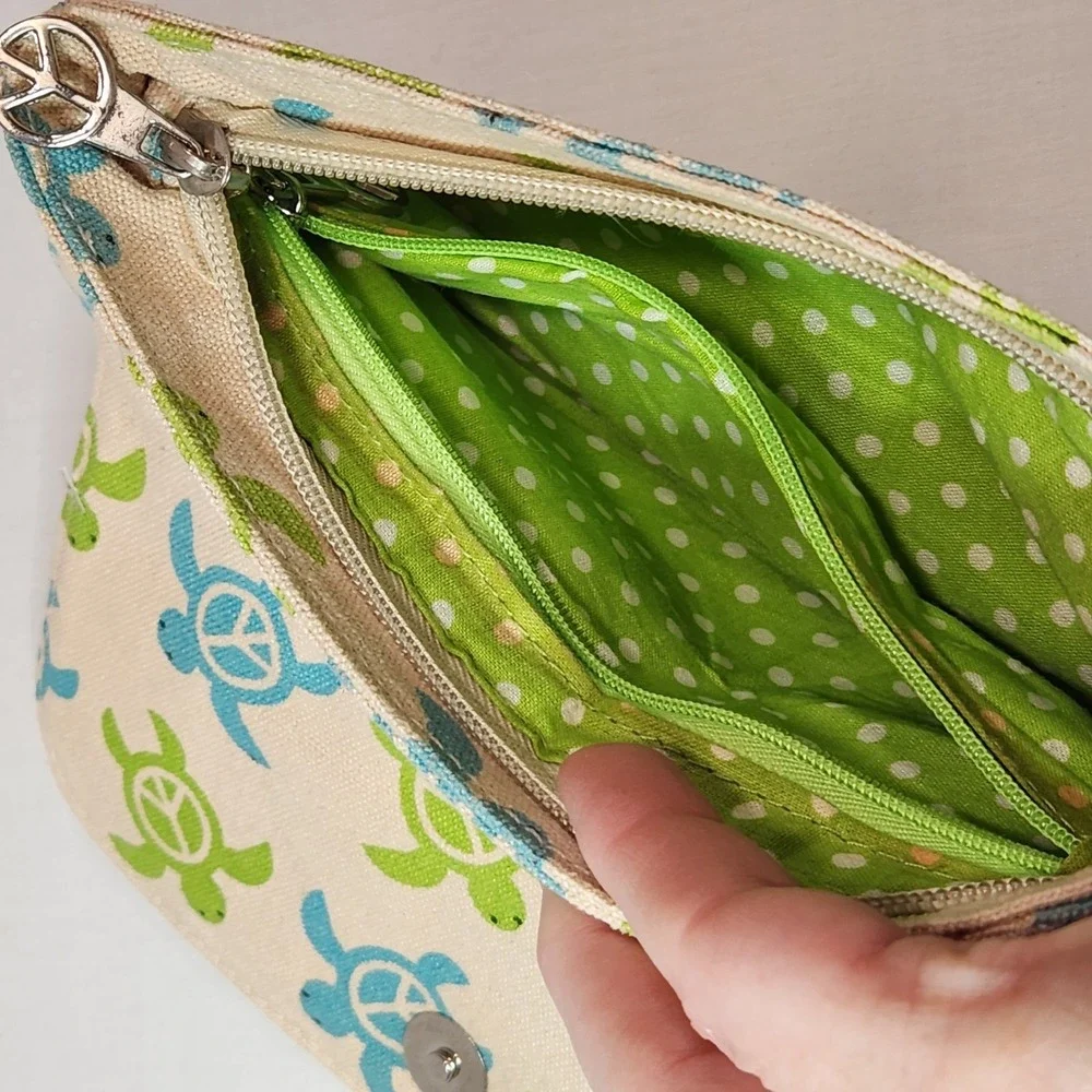 Bungalow 360 Canvas Wristlet Peace Turtles 8.5x5 Zip‎ + Magnetic Closure
